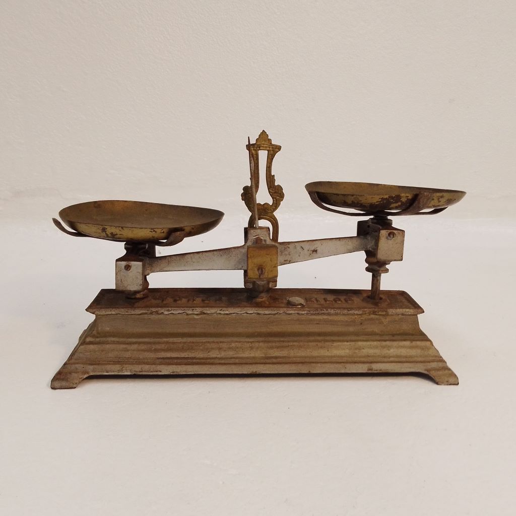 French antique 1kg counter scales Force brand at French Originals NZ