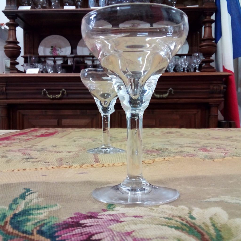 bubble in the stem of French vintage cafe glass at French Originals NZ